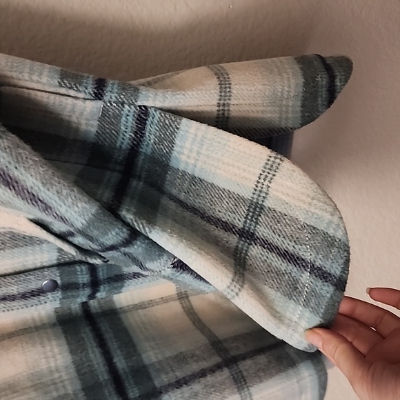 Old Navy Transitional Plaid Utility Shacket - Picture 7 of 14